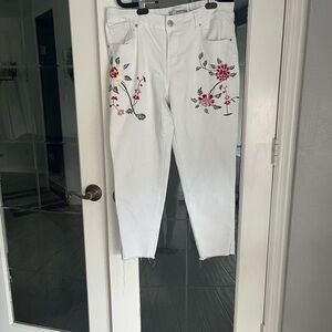 Embroidered White Cropped Jeans